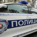 Dvojici maloletnika pritvor, sumnja se da su provalili u osam automobila i krali