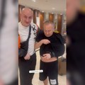 (Video) Desingerica posetio Đanija u bolnici: "Da vidimo kako će se sad uzimati lova?", folker podigao majicu i nasmejao…