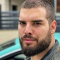 Adam adaktar sav u opekotinama! Hitno se obraqtio javnosti i pokazao jezive kadrove (video)