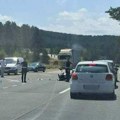 Žestok sudar dvotočkaša i automobila kod Zlatibora: Delovi vozila svuda po putu, saobraćaj skoro nemoguć! Evo kakvo je stanje…