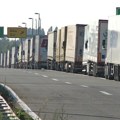 AMSS: Na granici sa Hrvatskom kamioni za izlaz iz Srbije čekaju sat vremena