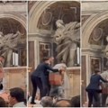 Urinirao po oltaru jedne od najvećih hrišćanskih svetinja! Muškarac skinuo pantalone i olakšao se usred crkve! Snimak obišao…