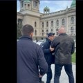 Okršaj poslanika sa policijom u Ćacilendu