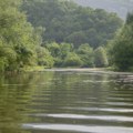 Prevrnuo se čamac na Skadarskom jezeru: Jedna osoba stradala, druga povređena, za trećom se traga