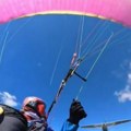 (Video) Avion s leđa udario ženu na paraglajderu! Jeziv snimak kruži mrežama: Ono što je uradila u sledećoj sekundi joj je…