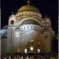 Aleksa Balašević sa vernicima ispred Hrama poklonio se Pojasu Presvete Bogorodice: "Dvanaest sati tišine"