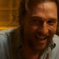 Metju Mekonahi peva i svira mandolinu u novom filmu "The Rivals of Amziah King" (video)