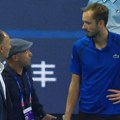 Medvedev doživeo Đokovićevu sudbinu: Pogledajte zašto je Rus diskvalifikovan u Pekingu