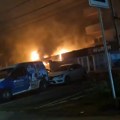 Veliki požar u Surčinu: Vatra zahvatila Kuću mesa VIDEO