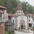 Nedaleko od manastira Draganac osvanuo natpis OVK, slučaj prijavljen nadležnim organima