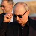 Putinu sevnula etiketa iz odela! Otkrivena marka odeće ruskog lidera: Cena vrtoglava! (foto)