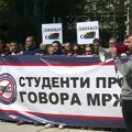Studenti blokirali Filozofski fakultet u Novom Sadu: Traže smenu profesora Dinka Gruhonjića