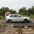 Vozač izvučen iz smrskanog automobila Težak sudar voza i putničkog vozila kod Lazarevca (video)