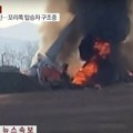 Prvi snimci užasa u Južnoj Koreji: Avion se raspao na dva dela, plamen ga guta (video)