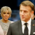 Prvo pojavljivanje Brižit Makron nakon "incidenta" sa šamarom: Servirala osmeh uz besprekornu eleganciju