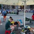 Protest neformalne grupe zaposlenih na univerzitetu nastavljen ispred Vlade Srbije