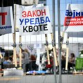 „Vučićeva vlast nas očekivano ignoriše, ali blokada ih žulja“: Profesori već osam dana neprekidno protestuju na raskrsnici kod…