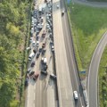 Stravičan sudar 33 vozila na auto-putu Povređeno 29 osoba, objavljen snimak iz drona (foto/video)