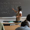 Učiteljica 16 godina bila na bolovanju a primala platu Nije održala nijedan čas! Nakon što su je upozorili, tužila poslodavca…