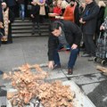 Tradicionalno nalaganje badnjaka u Zemunu