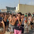 Na hiljade migranata preplivalo granicu i ušlo u špansku Seutu: video-snimci pokazuju razmere krize