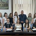 Stipendije motiv Za povratak: Opština Plandište pomaže najbolje studente i srednjoškolce