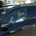 (Foto): Miloš Teodosić sam ispred doma na Vračaru: U automobilu koji je vozila Jelisaveta, jedan detalj na ruci privlači…