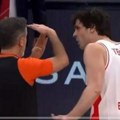 Haos! Teodosić hteo da bije sudiju! Unosio mu se u lice, jurio ga po parketu i zaradio isključenje! (foto)