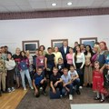 Gradonačelnik Pirota, Vladan Vasić, uručio ugovore o dodeli novčane pomoći deci bez roditeljskog staranja