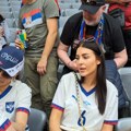 Ceca psovala tokom utakmice protiv Slovenije! Urnebesan komentar Anastasije Ražnatović, objavila hit fotku sa majkom