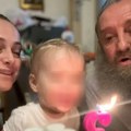 Naš političar oženjen je 36 godina mlađom: Dobili su ćerku na Preobraženje, njegova supruga objavila najnoviju porodičnu…