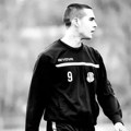 Cela severna Mitrovića u suzama! Telo tragično stradalog fudbalera Luke Popovića dočekano uz pesmu "Što te nema"