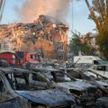 (Foto, video) ruski krvavi udar na Kijev! Noć pakla, gađan centar grada, stižu jezivi prizori: Ubijena i deca, oštećeni…