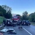 Horor sudar zatvorio put: Dve osobe izgorele u automobilu kod Bergama, tinejdžeru (19) se bore za život: Vatrogasci ga izvukli…