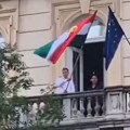 (Video) Mađar izašao na balkon da pozdravi građane, pa doživeo šok: Zvižduci i negodovanje odjekivali Budimpeštom