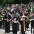 Sahranjen srpski vojnik koji je poginuo u Libanu: Otac primio zastavu Srbije, supruga dobila medalju UN (foto)