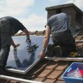 Solarni paneli sve popularniji, a domaćinstva se žale da im se ne isplati da struju prodaju državi