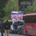 Skup SNS u Hali sportova, ispred video bim i nekoliko desetina građana