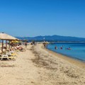 Najgore plaže u Grčkoj! Idu svi, a veoma su opasne: Talasi od 2 metra bacaju kupače na stene, a ovde prete i odroni