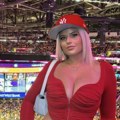 Bujna Barbi pokorila NBA: Pored Apolonije su i Lejkersi i Lebron nebitni! Foto