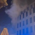 Gori u centru Beograda - bukti vatra u knezu! Dim i neprijatan miris se šire, vatrogasci u akciji