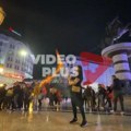 Славље на улицама Скопља! Присталице ВМРО ДПМНЕ прослављају победу на изборима ово су прелиминарни резултати (видео)