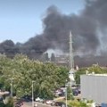 Veliki požar zahvatio nekadašnju fabriku IMT: Novi Beograd pod dimom