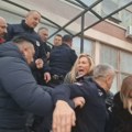 Marinika Tepić: Policija šutira narodne poslanike, jedan policajac potegao pištolj