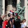 Veličanstvena slika u centru grada Studenti koji žele da uče i građani obeležavaju 1. maj ispred Skupštine Srbije (foto)
