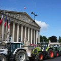 (Foto) poljoprivrednici blokirali skupštinu u Francuskoj: Haos na putevima širom zemlje, imaju dva ključna zahteva