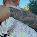 Terza podelio sliku sa ćerkom iz svog doma, scena raznežila sve: Prvi put upoznao malu Barbaru sa roditeljima