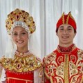 Boje, ritam i osmesi: Spektakl na Žitnom trgu i svečani prijem za učesnike Srem Folk Festa