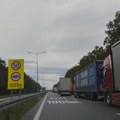 AMSS: Na granici sa Hrvatskom kamioni za izlaz iz Srbije čekaju sat vremena