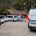 "Glava ubice bila je na trbuhu žrtve, samo mu se noga trzala" Muškarac upucao ženu, pa sebe: Horor u Sloveniji!